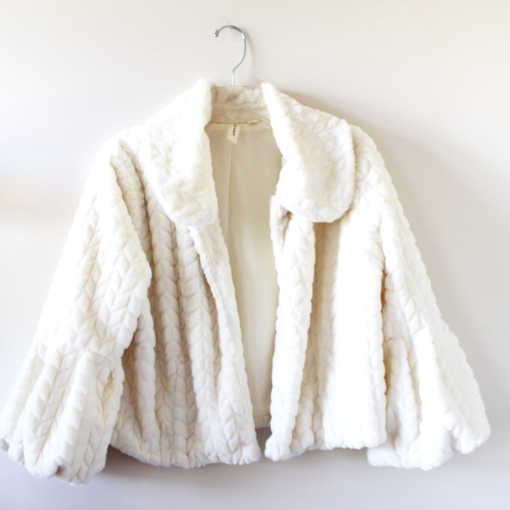 Tacera Women’s Faux Fur Creme Crop Jacket